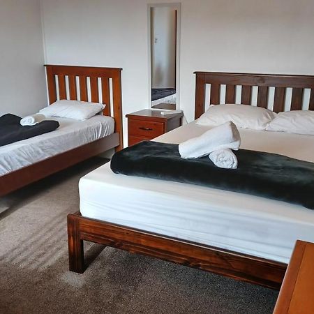 Homestay Family Room, Near The City Center Christchurch Exteriör bild