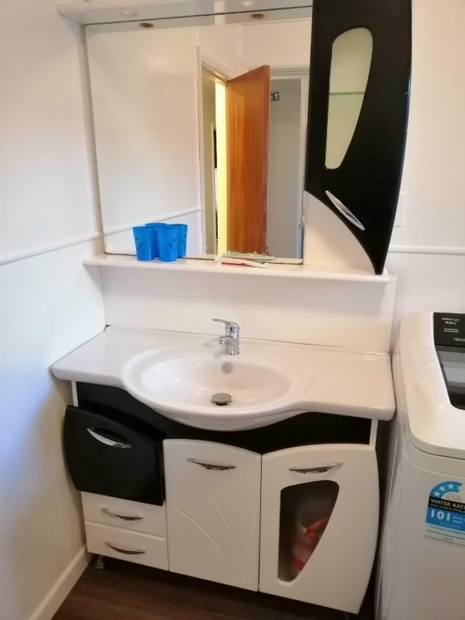 Homestay Family Room, Near The City Center Christchurch Exteriör bild